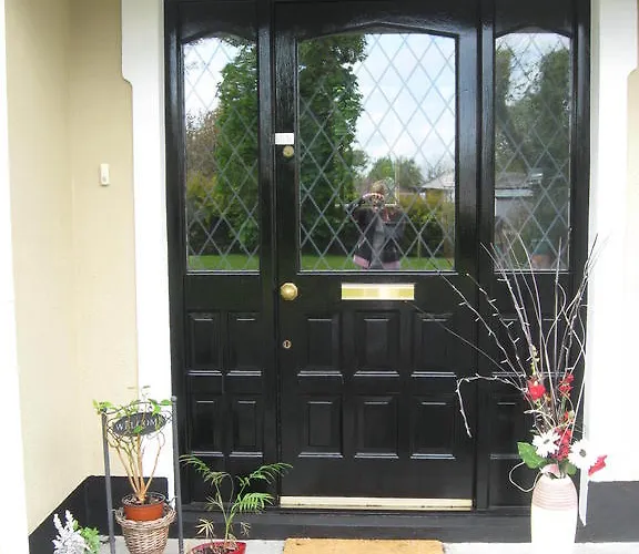 B&B Headley Court 섀넌